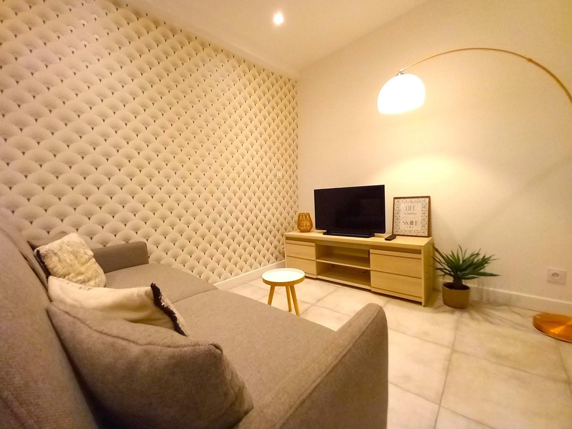 #2 Studio # Place Charmante Тулон Экстерьер фото